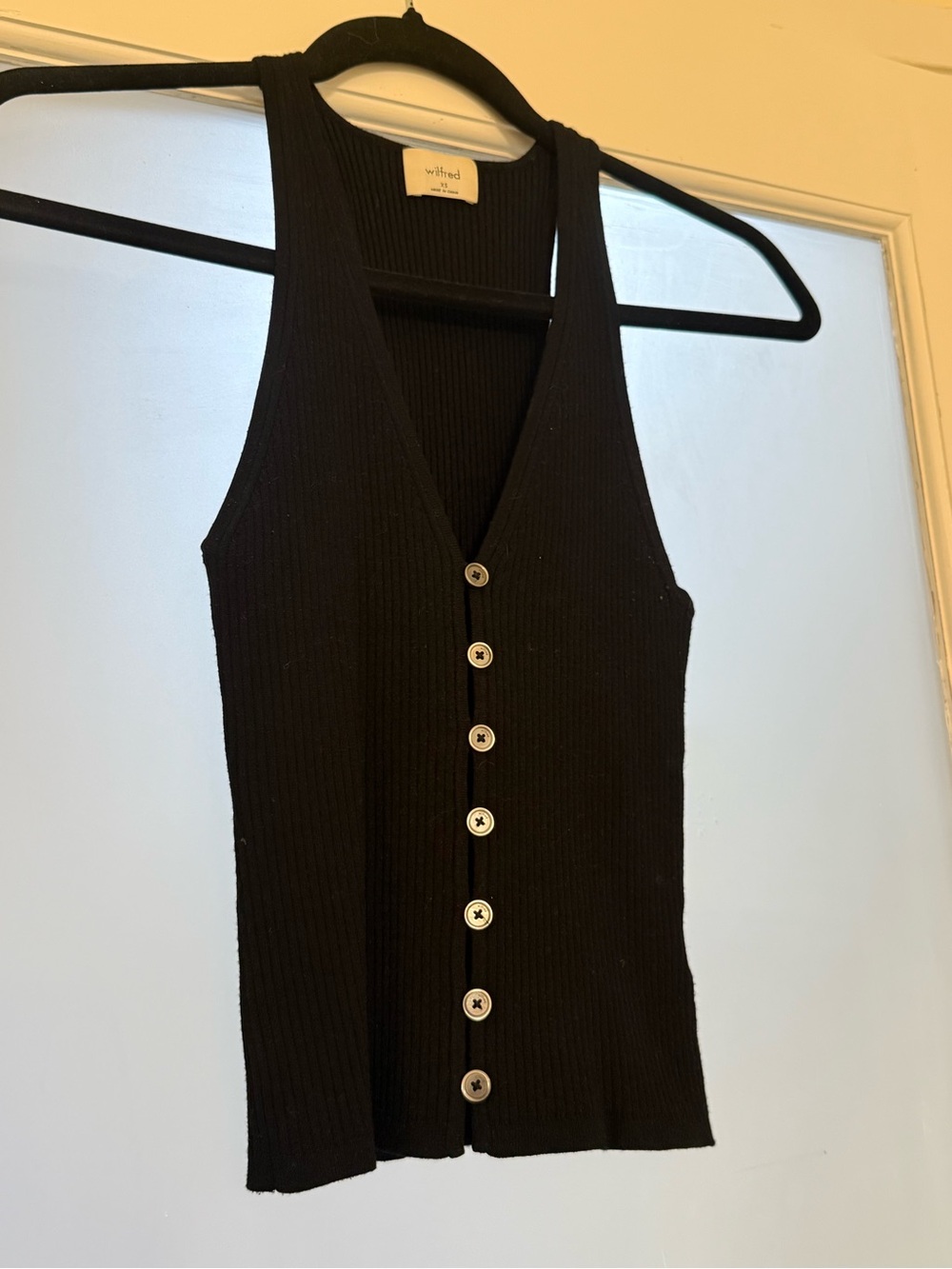 Wilfred Black Ribbed Button-Front Tank